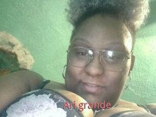 Ari_grande