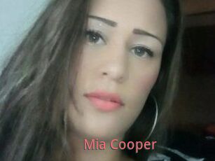 Mia_Cooper