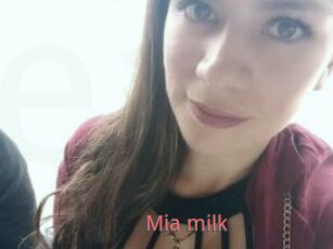 Mia_milk