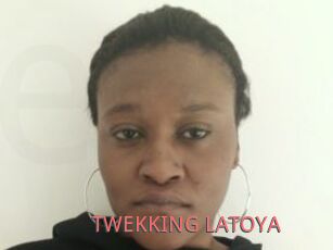 TWEKKING_LATOYA